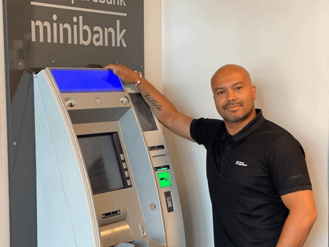 Pål ved minibank